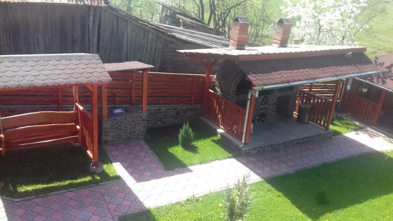 Casa Leonardo Hateg Bagian luar foto
